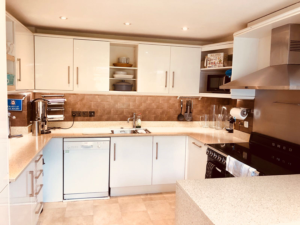 Lorne House kitchen with range cooker, dishwasher and surrounding worktops