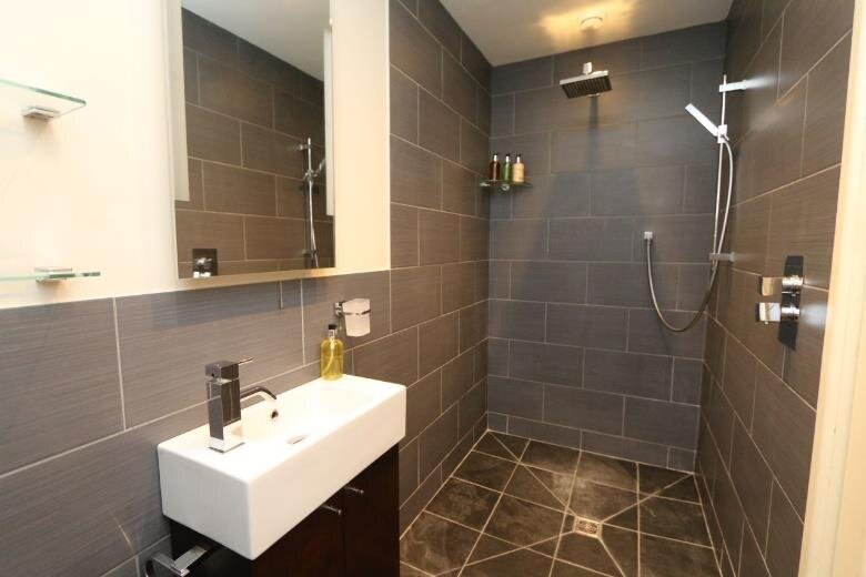 Room 1 · bathroom