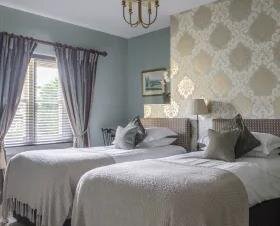 Room 4 · bedroom